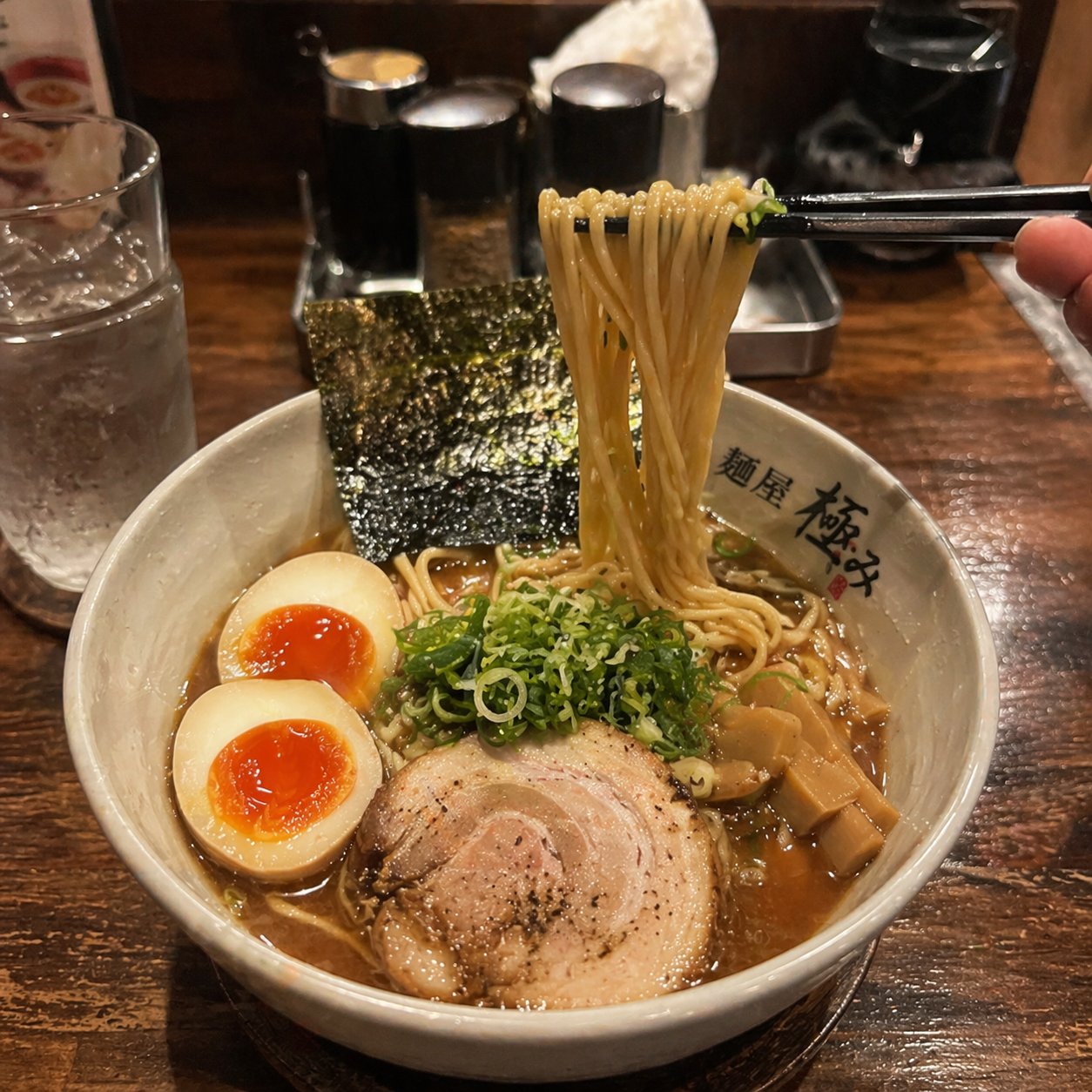 输入 1